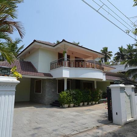 Pinky'S Villa Thiruvananthapuram Exteriör bild