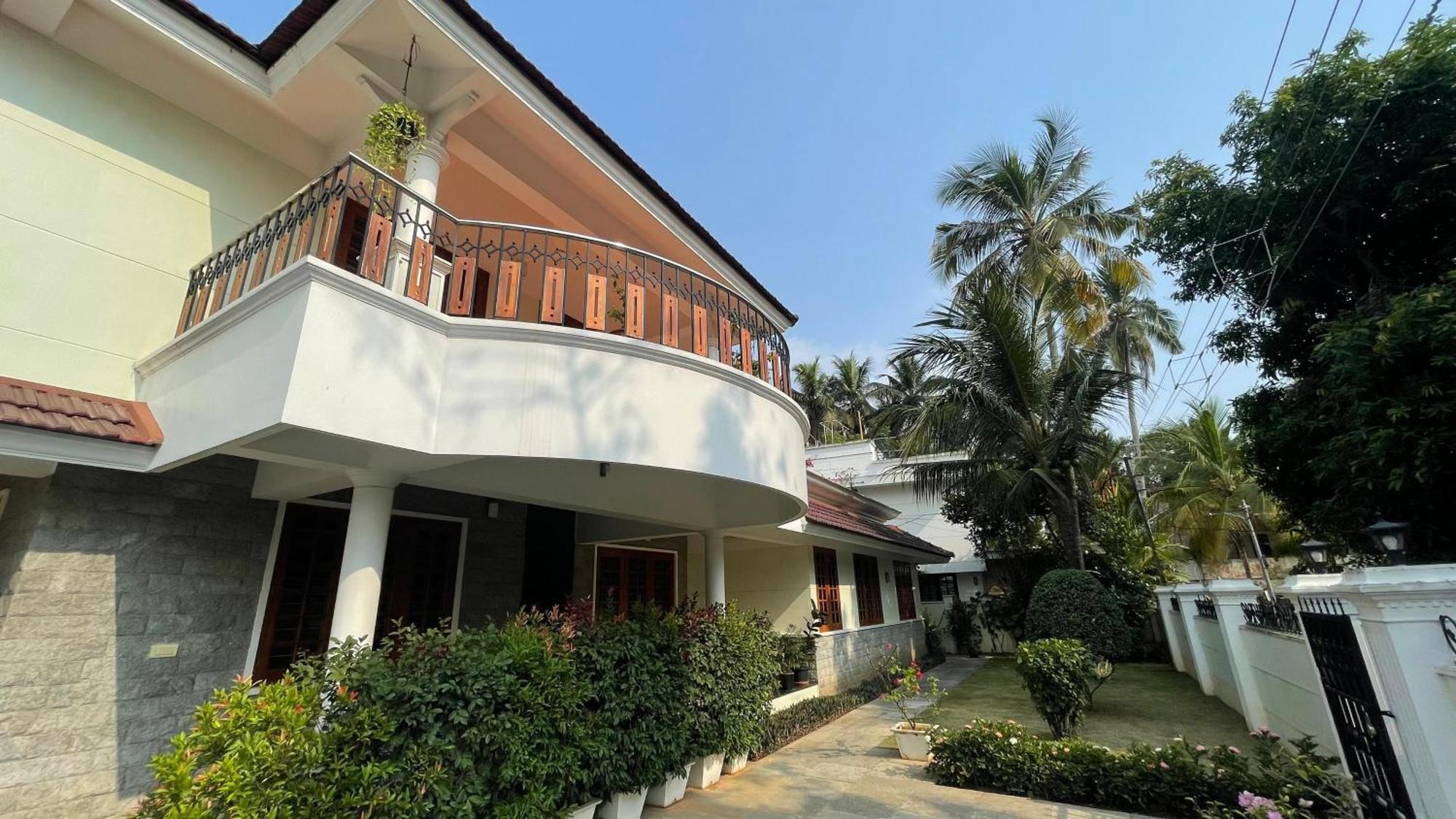 Pinky'S Villa Thiruvananthapuram Exteriör bild