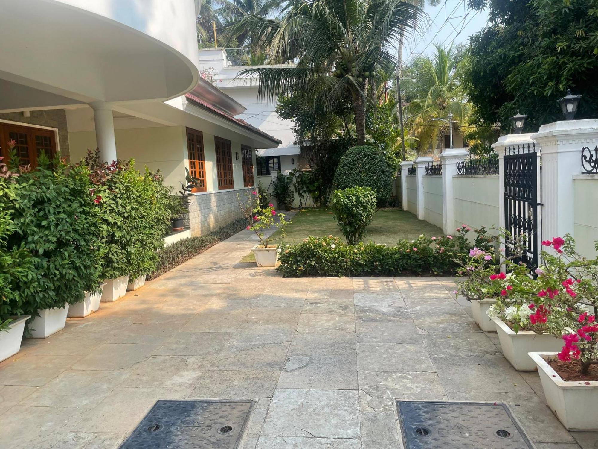 Pinky'S Villa Thiruvananthapuram Exteriör bild