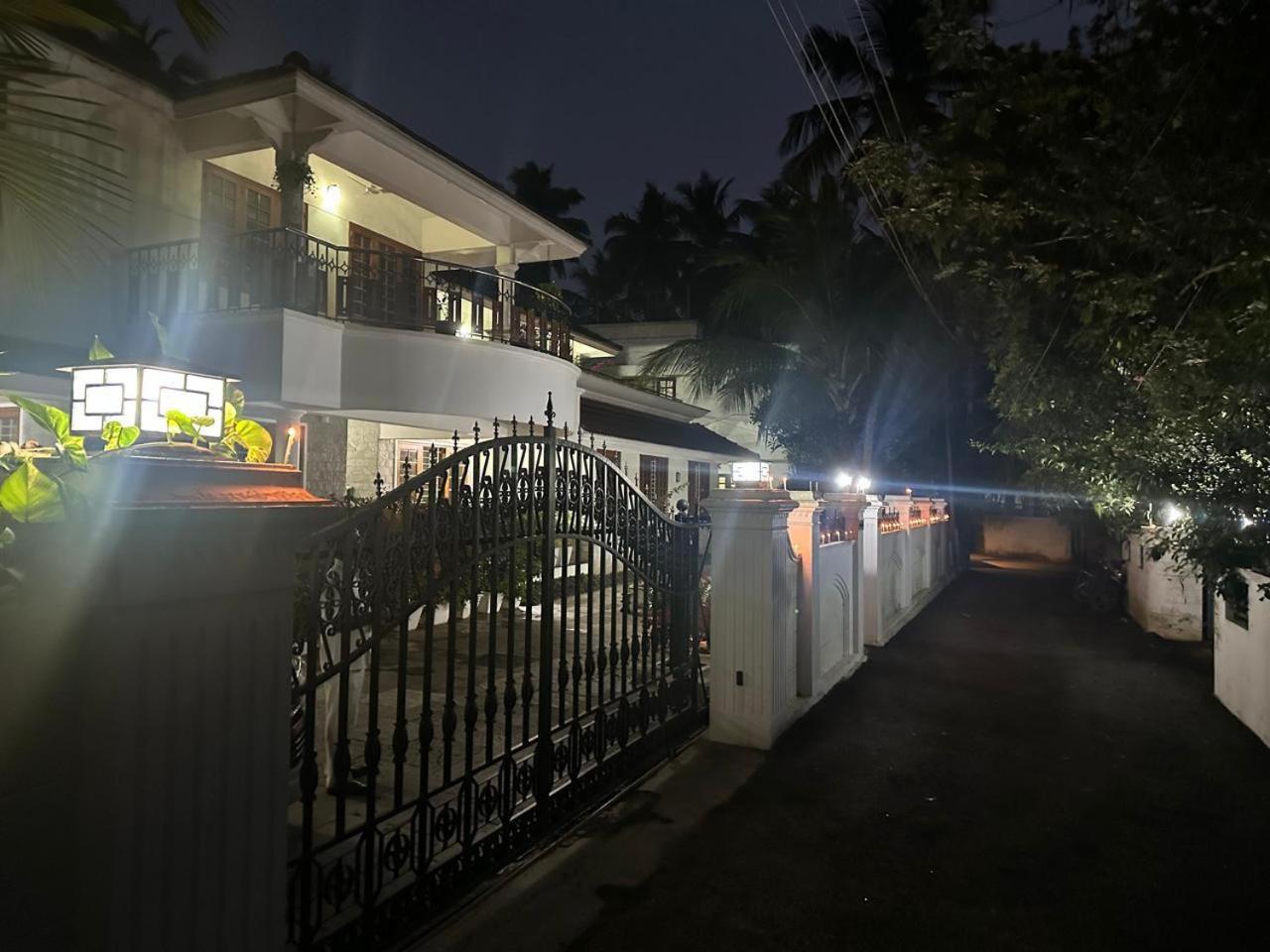 Pinky'S Villa Thiruvananthapuram Exteriör bild